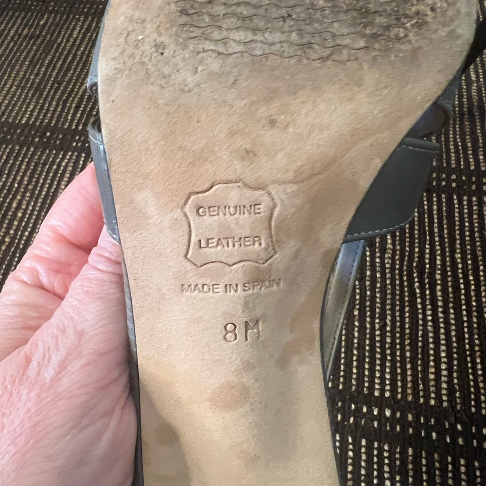Classic Talbots Genuine Leather Heels - Picture 6 of 8